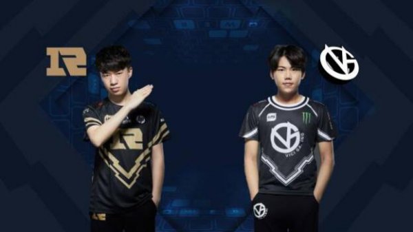 注目的是三 注目的是三